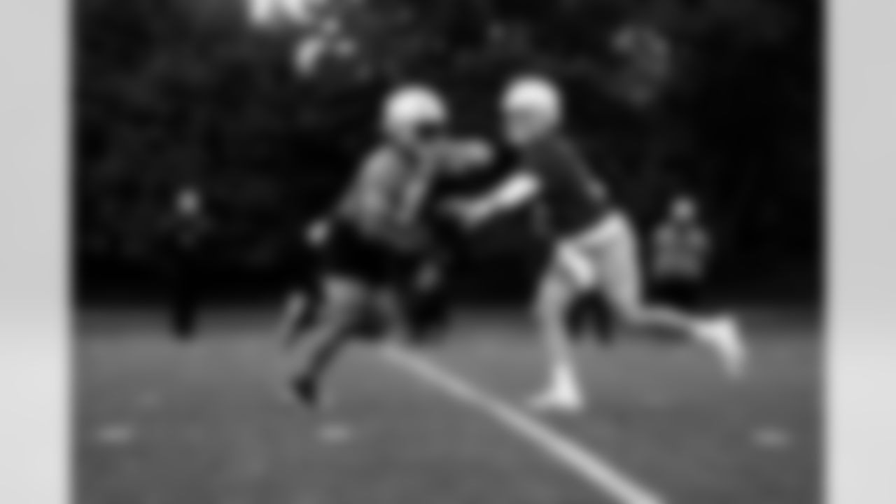 Detroit Lions running back David Montgomery (5) and Detroit Lions quarterback Kyle Allen (8) during OTAs at the Meijer Performance Center on May 28, 2025 in Allen Park, Mich. (Jeff Nguyen/Detroit Lions)