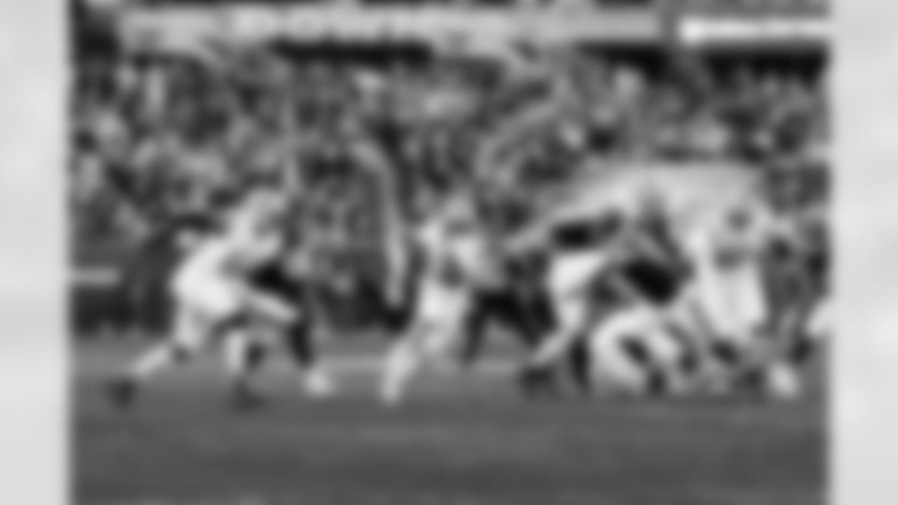 Detroit Lions offensive lineman Chris Hubbard (64), Detroit Lions running back Jahmyr Gibbs (0), and Detroit Lions offensive lineman Graham Glasgow (60) during an NFL football game against the Chicago Bears on Sunday, Jan. 4, 2026 in Chicago. (Jeff Nguyen/Detroit Lions via AP)