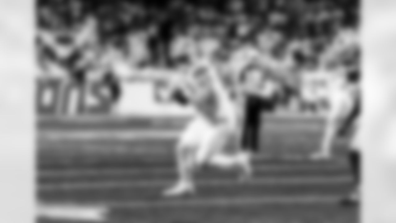 Detroit Lions tight end Ross Dwelley (82) during an NFL football game against the Dallas Cowboys on Thursday, Dec. 4, 2025 in Detroit. (Jeff Nguyen/Detroit Lions via AP)