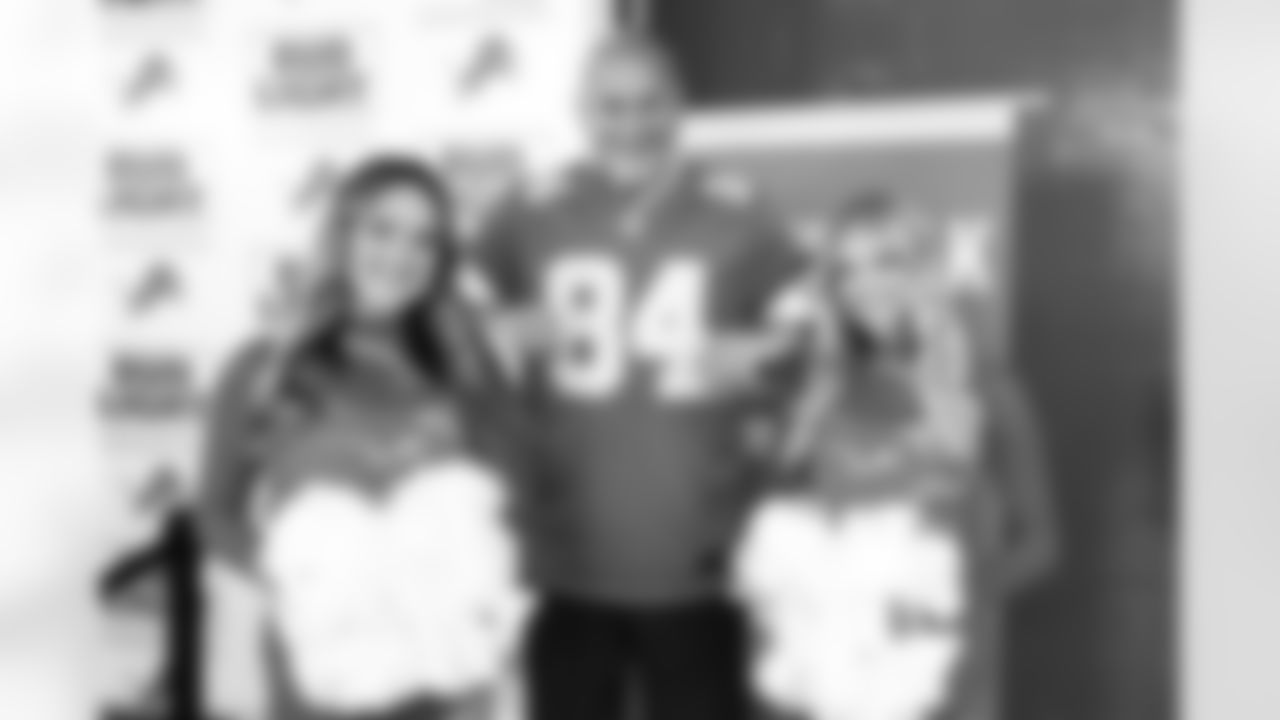 Detroit Lions Cheerleaders take a photo with Lions Legend Rob Rubick (84)before an NFL football game against the Miami Dolphins on Saturday, Aug. 16, 2025 in Detroit. (Mike Ferdinande/Detroit Lions)