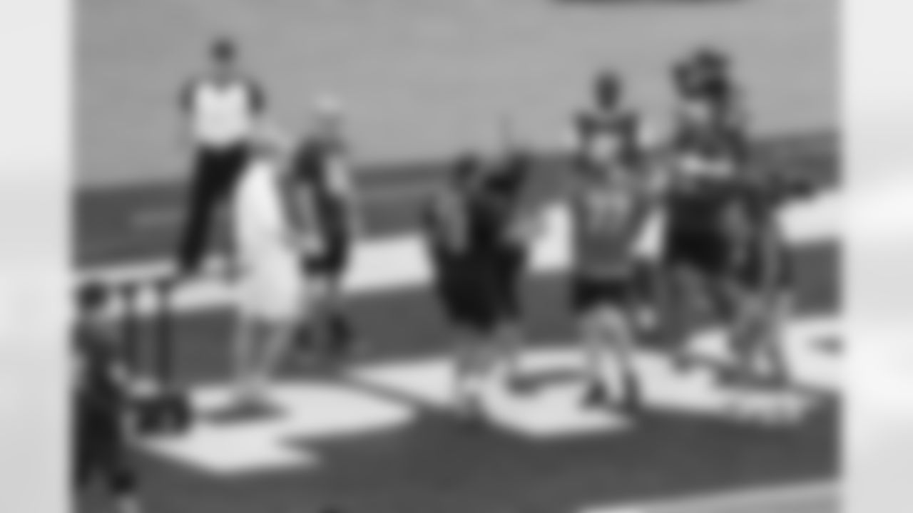 Detroit Lions center Frank Ragnow (77) celebrates the NFC relay race win with New Orleans Saints center Erik McCoy (78) at the 2025 Pro Bowl Games in Orlando, FL on February 2, 2025. (Stuart Zaas/Detroit Lions via AP)