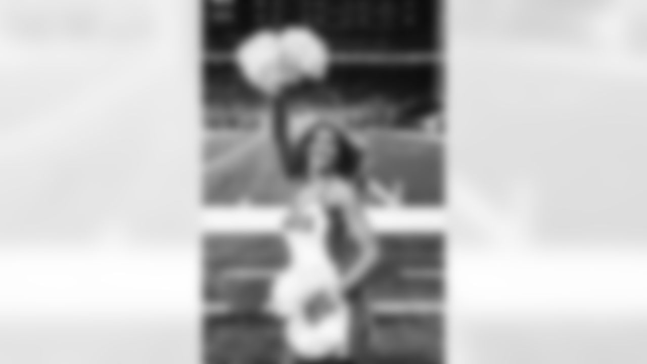Detroit Lions Cheerleaders perform during a NFL football game against the Chicago Bears on November 19, 2023 in Detroit. (Mike Ferdinande/Detroit Lions)