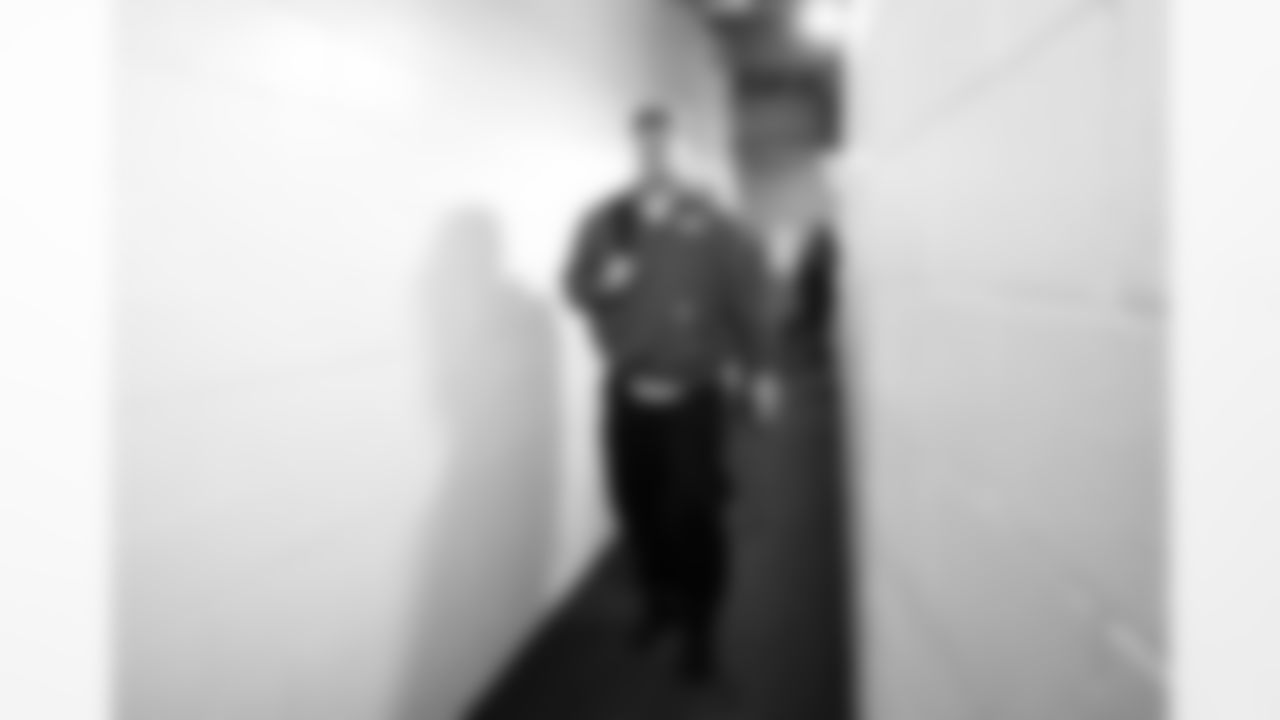 Detroit Lions offensive lineman Tate Ratledge (69) arrives to an NFL football game against the Chicago Bears on Sunday, Jan. 4, 2026 in Chicago. (Jeff Nguyen/Detroit Lions via AP)