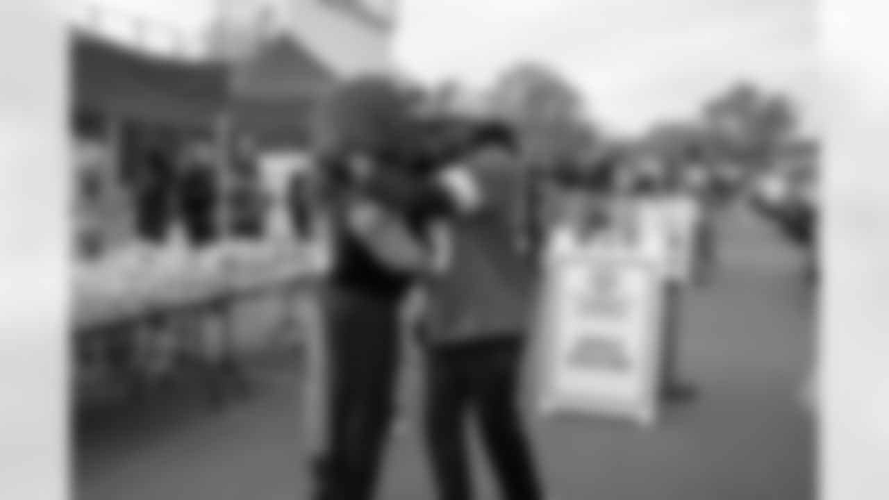 Detroit Lions Mascot Roary and Lions Legend George Jamison (58) during a Thanksgiving meal distribution event at the Detroit Lions Academy on Nov. 19, 2025 in Detroit. (Carl Jones II/Detroit Lions)