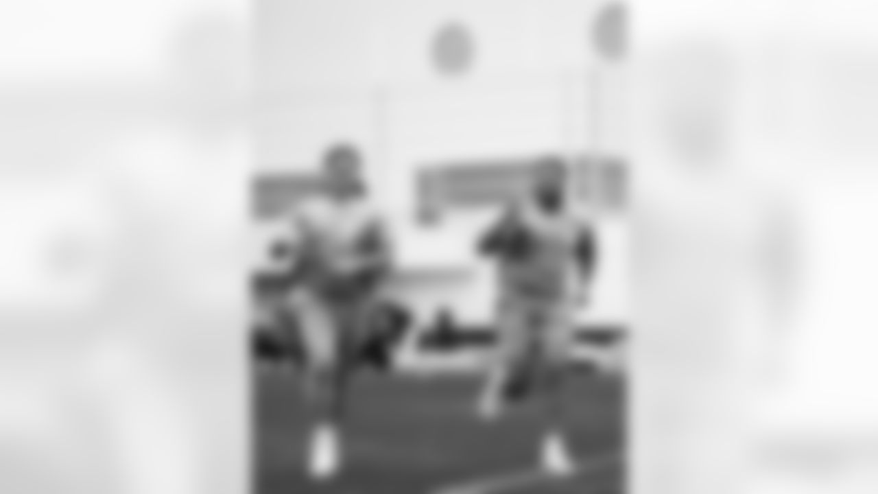Detroit Lions offensive lineman Tate Ratledge and Detroit Lions offensive lineman Miles Frazier during offseason workouts at the Meijer Performance Center on May 14, 2025 in Allen Park, Mich. (Jeff Nguyen/Detroit Lions)