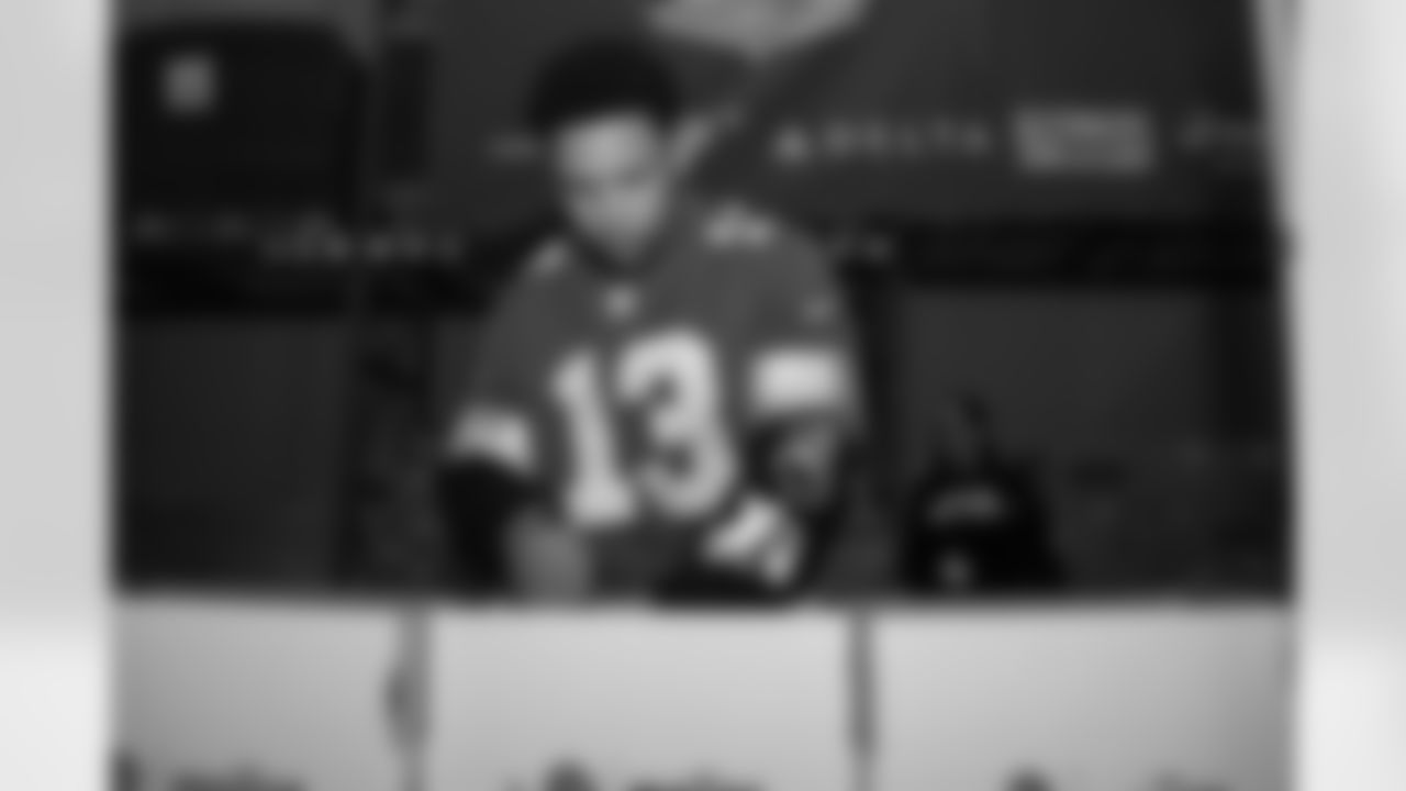 Detroit Lions running back Craig Reynolds (13) packing boxes during a Thanksgiving meal packing event at Gleaners Community Food Bank on Nov. 11, 2025 in Taylor, Mich. (Izzy Rincon/Detroit Lions)