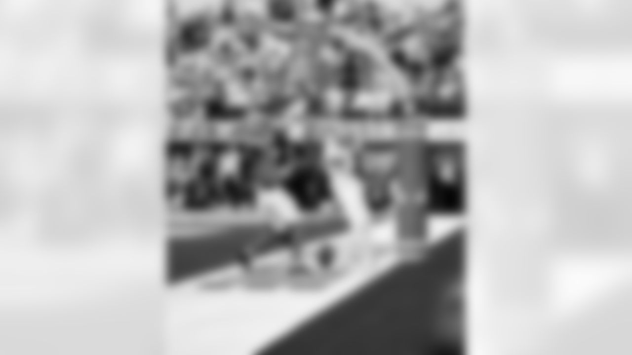 Detroit Lions wide receiver Jameson Williams (1) scores a touchdown during an NFL football game against the Los Angeles Rams on Sunday, Dec. 14, 2025 in Inglewood, Calif. (Jeff Nguyen/Detroit Lions via AP)