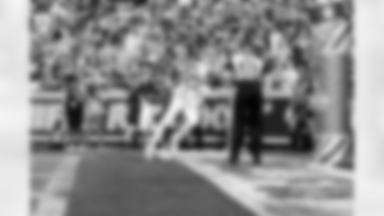 Detroit Lions tight end Sam LaPorta (87) scores a touchdown during an NFL football game against the Kansas City Chiefs on Sunday, Oct. 12, 2025 in Kansas City, MO. (Jeff Nguyen/Detroit Lions via AP)