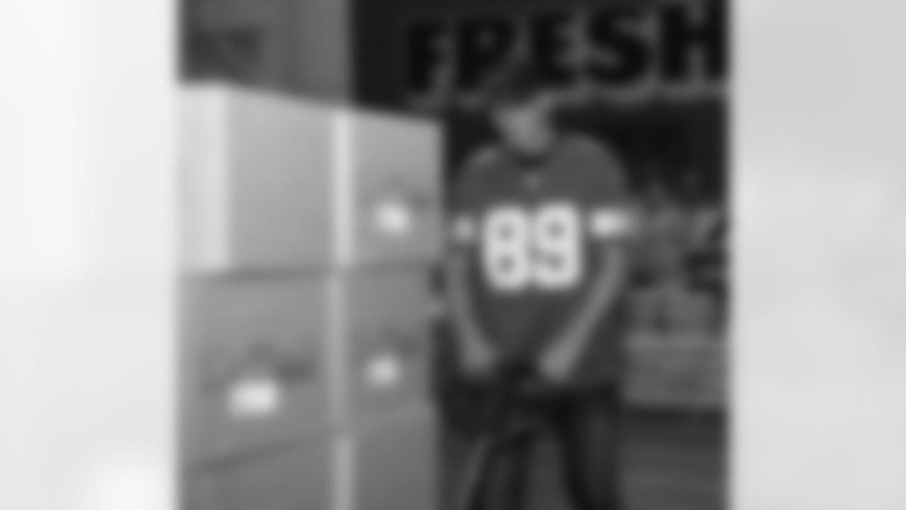 Lions Legend Jeff Chadwick (89) moving pallets during a Thanksgiving meal packing event at Gleaners Community Food Bank on Oct. 14, 2025 in Taylor, Mich. (Izzy Rincon/Detroit Lions)