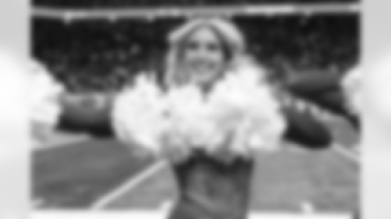 A Detroit Lions Cheerleader performs during an NFL football game against the Minnesota Vikings on Sunday, Nov. 2, 2025 in Detroit. (Mike Ferdinande/Detroit Lions)