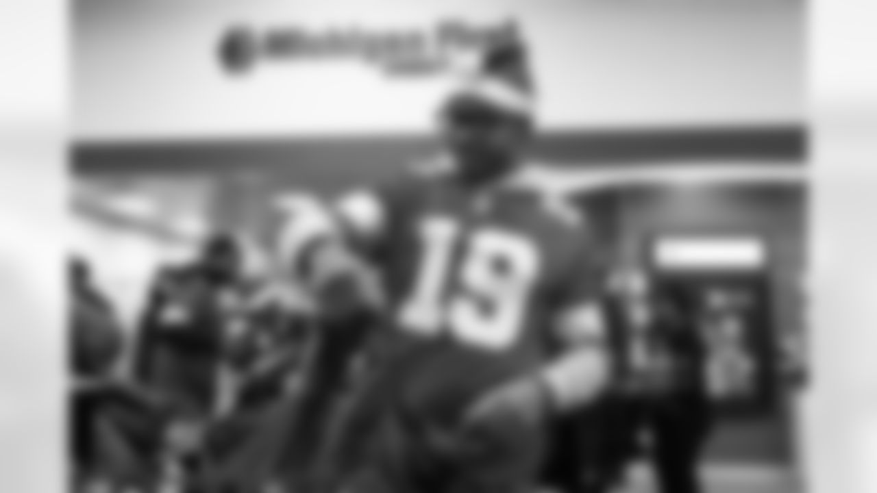 Detroit Lions wide receiver Dominic Lovett (19) bagging items during Shop with a Lion at Meijer on Dec. 8, 2025 in Detroit. (Izzy Rincon/Detroit Lions)