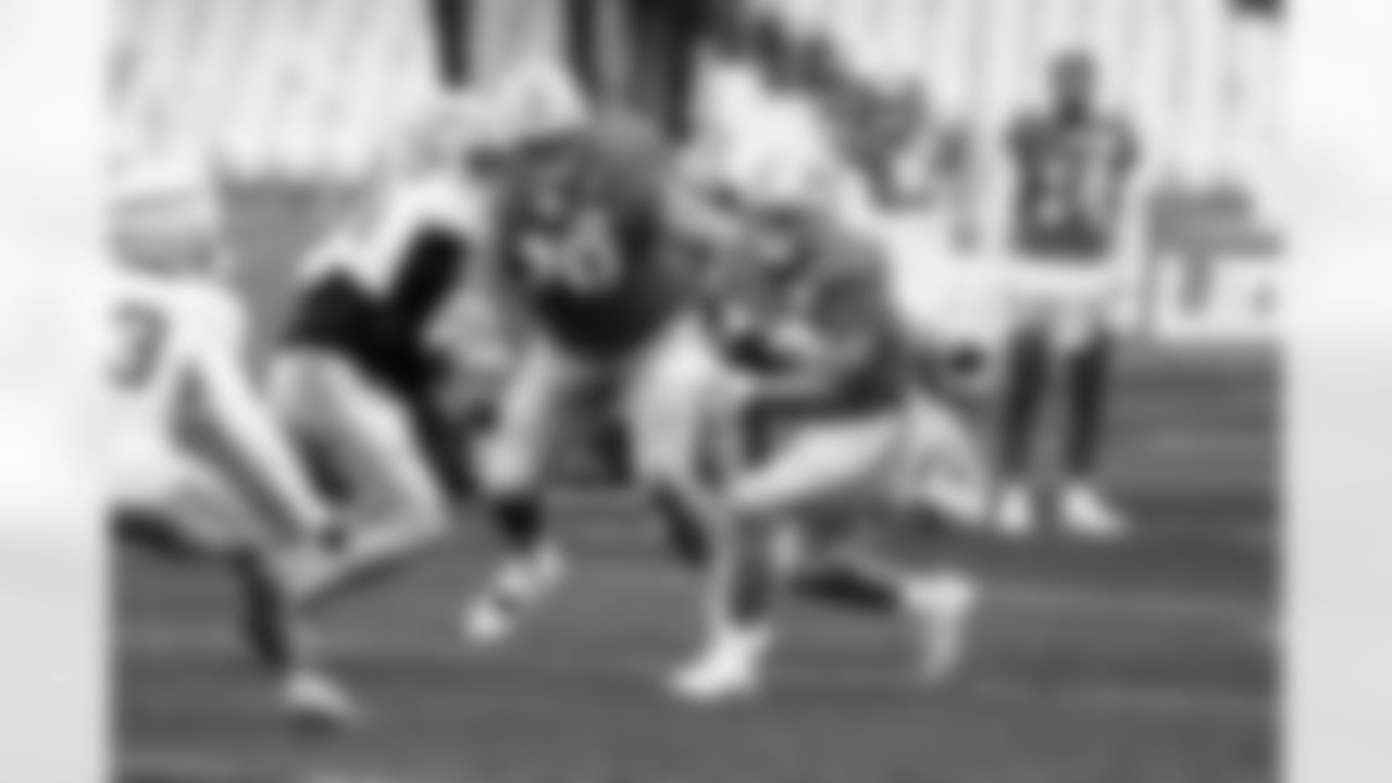 Detroit Lions linebacker Alex Anzalone (34), Detroit Lions tackle Dan Skipper (70) and Detroit Lions running back Craig Reynolds (13) during training camp at the Meijer Performance Center on Aug. 19, 2025 in Allen Park, Mich. (Jeff Nguyen/Detroit Lions)
