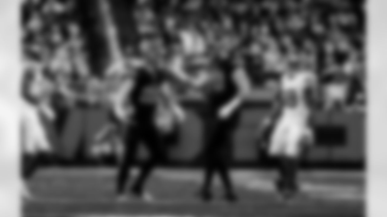 Detroit Lions tight end Brock Wright (89) and Detroit Lions tackle Dan Skipper (70) during an NFL football game against the New York Giants on Sunday, Nov. 23, 2025 in Detroit. (Jeff Nguyen/Detroit Lions via AP)