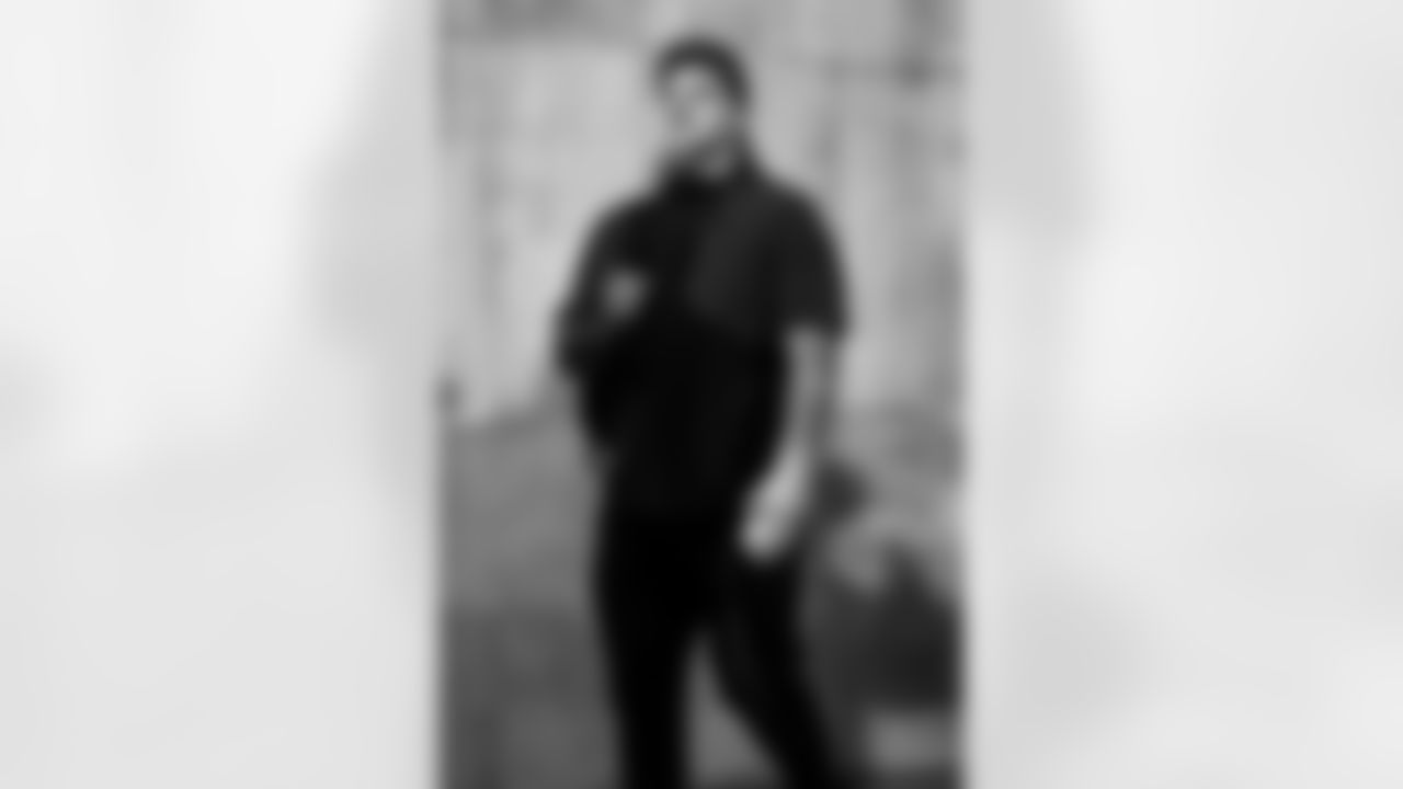 Detroit Lions offensive lineman Tate Ratledge (69) arrives before an NFL football game against the Kansas City Chiefs on Sunday, Oct. 12, 2025 in Kansas City, MO. (Jeff Nguyen/Detroit Lions via AP)