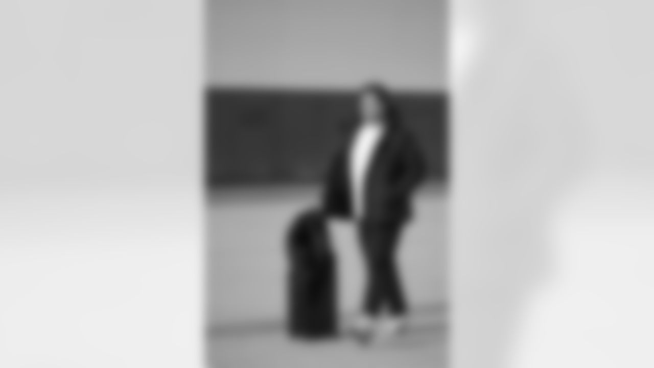 Detroit Lions offensive lineman Tate Ratledge (69) travels to Minneapolis on Dec. 24, 2025. (Jeff Nguyen/Detroit Lions via AP)