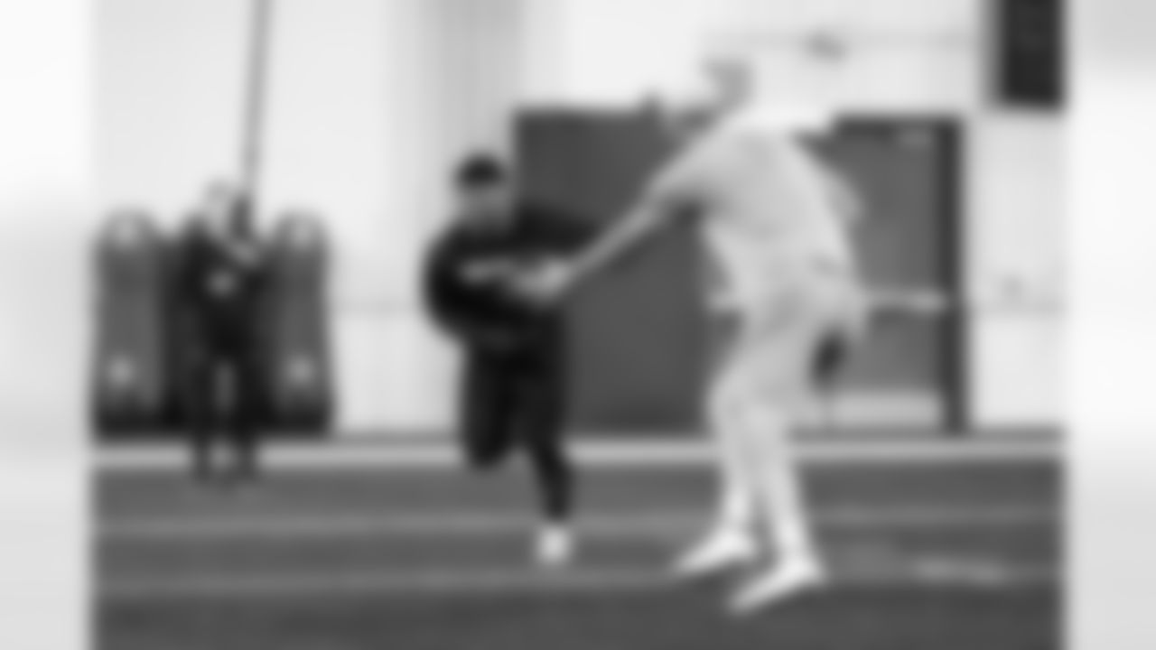 Detroit Lions running back David Montgomery (5) and Detroit Lions quarterback Jared Goff (16) during offseason workouts at the Meijer Performance Center on May 6, 2025 in Allen Park, Mich. (Jeff Nguyen/Detroit Lions)
