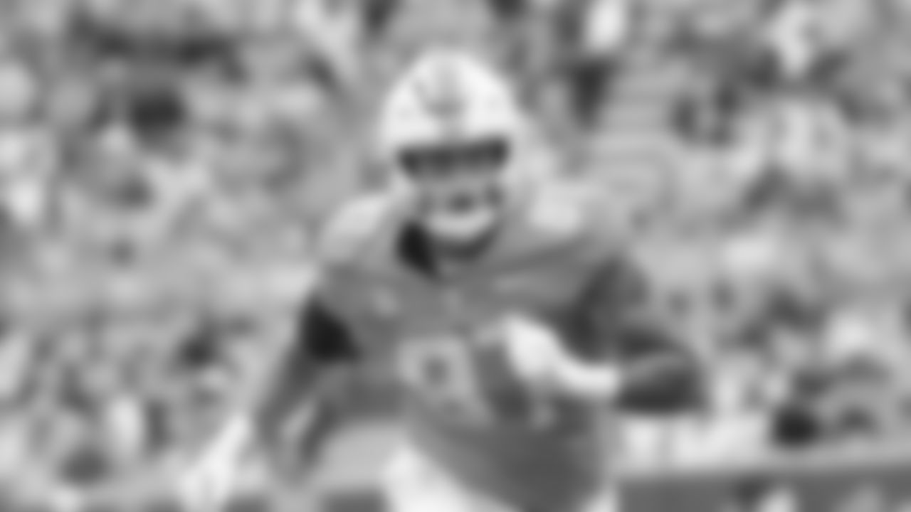 Tennessee TE Miles Kitselman (87)