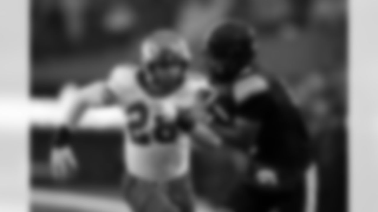 Oregon LB Bryce Boettcher (28)