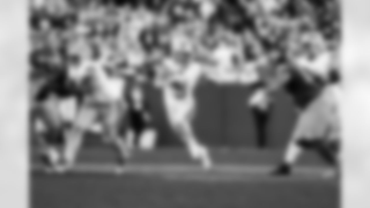 Detroit Lions running back David Montgomery (5) runs with the ball during an NFL football game against the Washington Commanders on Sunday, Nov. 9, 2025 in Landover, Md. (Jeff Nguyen/Detroit Lions via AP)