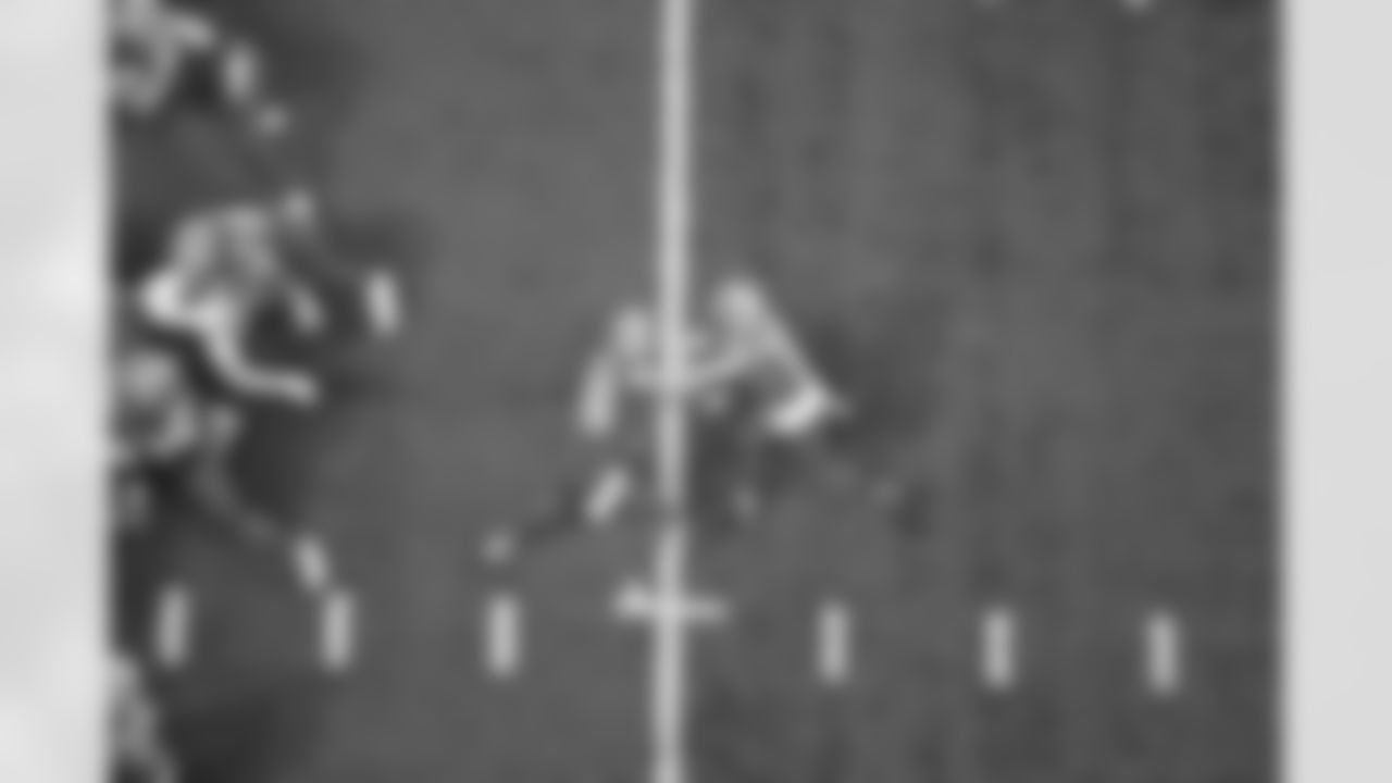 Detroit Lions quarterback Jared Goff (16) and Detroit Lions running back David Montgomery (5) during an NFL football game against the Minnesota Vikings on Sunday, Nov. 2, 2025 in Detroit. (Josh Mandujano/Detroit Lions via AP)