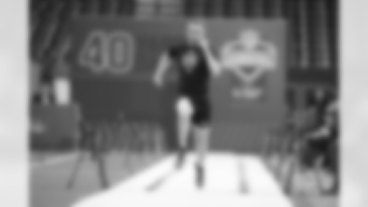 Georgia Tech quarterback Haynes King (09) runs the 40-yard dash at the NFL football scouting combine in Indianapolis, Saturday, Feb. 28, 2026. (AP Photo/Michael Conroy)