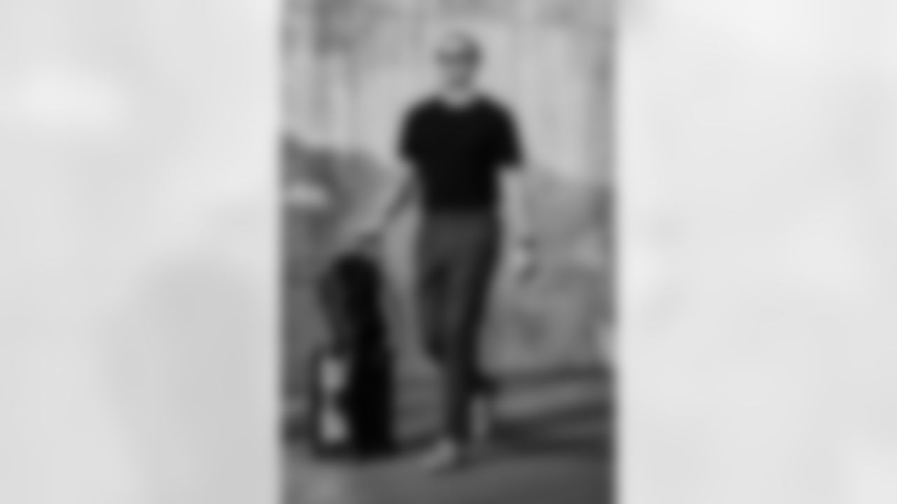 Detroit Lions linebacker Alex Anzalone (34) arrives before an NFL football game against the Kansas City Chiefs on Sunday, Oct. 12, 2025 in Kansas City, MO. (Jeff Nguyen/Detroit Lions via AP)