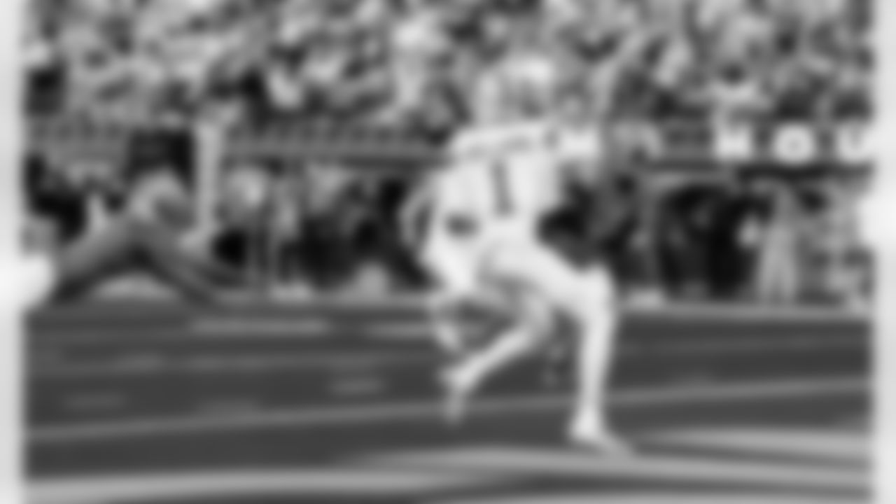 Detroit Lions wide receiver Jameson Williams (1) scores a touchdown during an NFL football game against the Los Angeles Rams on Sunday, Dec. 14, 2025 in Inglewood, Calif. (Jeff Nguyen/Detroit Lions via AP)