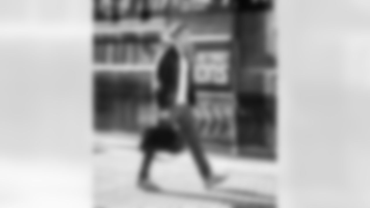 Detroit Lions linebacker Alex Anzalone (34) arrives to an NFL football game against the New York Giants on Sunday, Nov. 23, 2025 in Detroit. (Jeff Nguyen/Detroit Lions via AP)