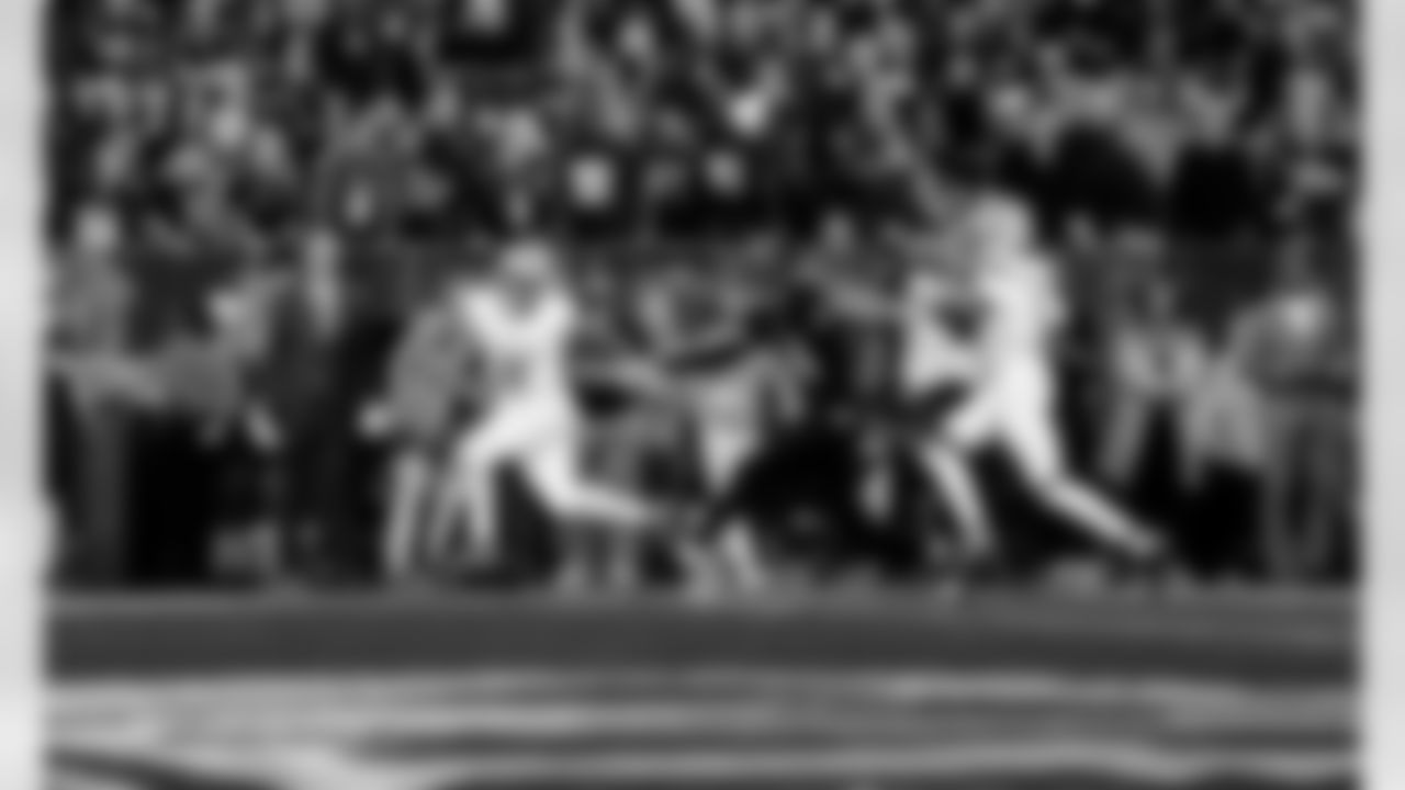 Detroit Lions running back David Montgomery (5) scores a touchdown during an NFL football game against the Baltimore Ravens on Monday, Sept. 22, 2025 in Baltimore. (Jeff Nguyen/Detroit Lions via AP)