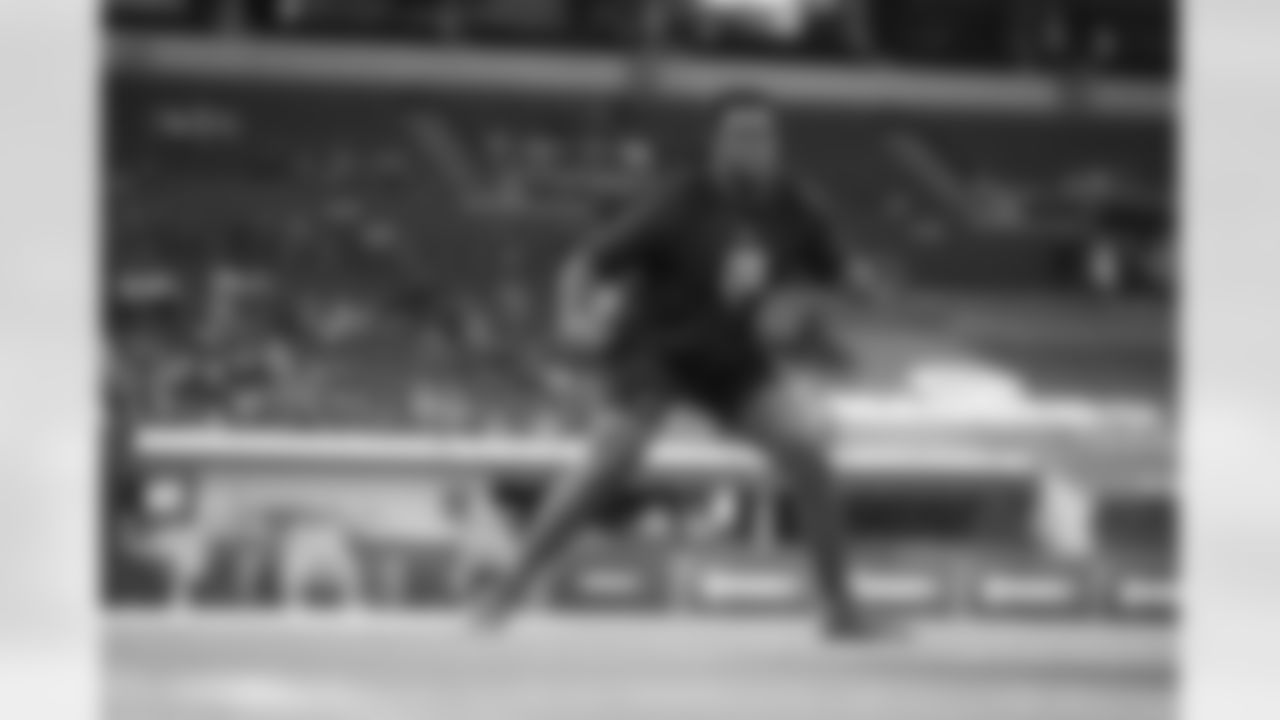Maryland offensive lineman Alan Herron (28) runs the 40-yard dash at the NFL football scouting combine in Indianapolis, Sunday, March 1, 2026. (AP Photo/Michael Conroy)