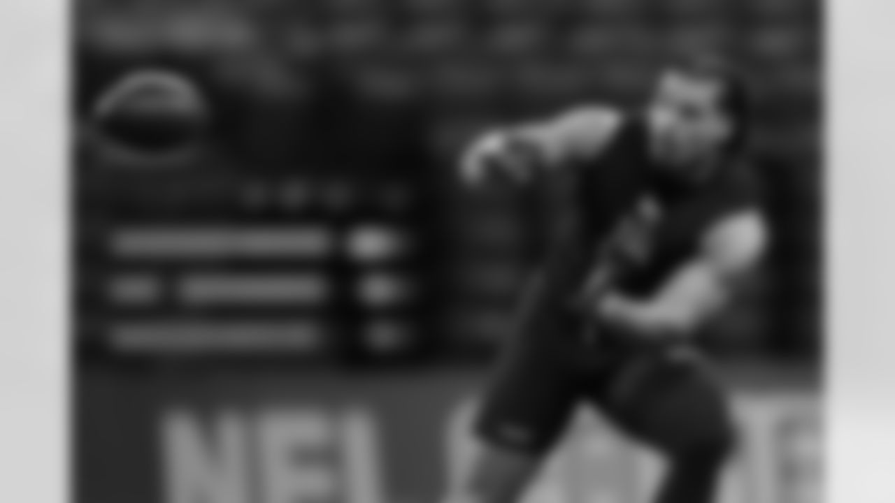 Indiana tight end Riley Nowakowski (18) runs a drill at the NFL football scouting combine in Indianapolis, Friday, Feb. 27, 2026. (AP Photo/Julio Cortez)