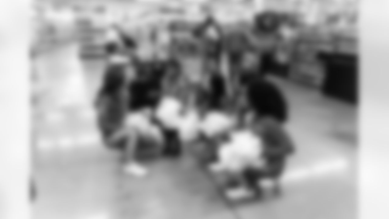 Detroit Lions Cheerleaders during Shop with a Lion at Meijer on Dec. 8, 2025 in Detroit. (Stephanie VanWagoner/Detroit Lions)