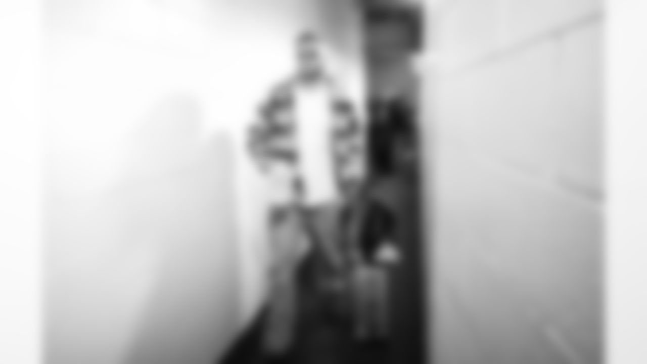 Detroit Lions edge rusher Aidan Hutchinson (97) arrives to an NFL football game against the Chicago Bears on Sunday, Jan. 4, 2026 in Chicago. (Jeff Nguyen/Detroit Lions via AP)