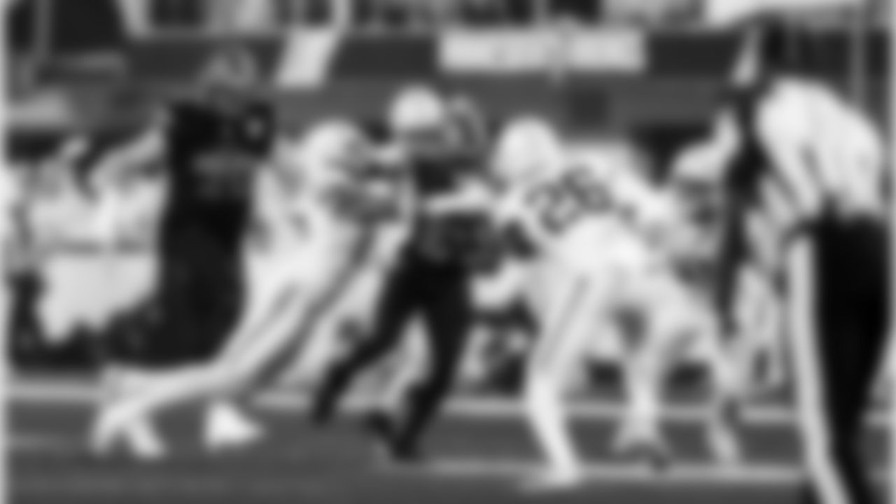 Detroit Lions tackle Dan Skipper (70) and Detroit Lions running back Jahmyr Gibbs (0) during an NFL football game against the Minnesota Vikings on Thursday, Dec. 25, 2025 in Minneapolis. (Jeff Nguyen/Detroit Lions via AP)