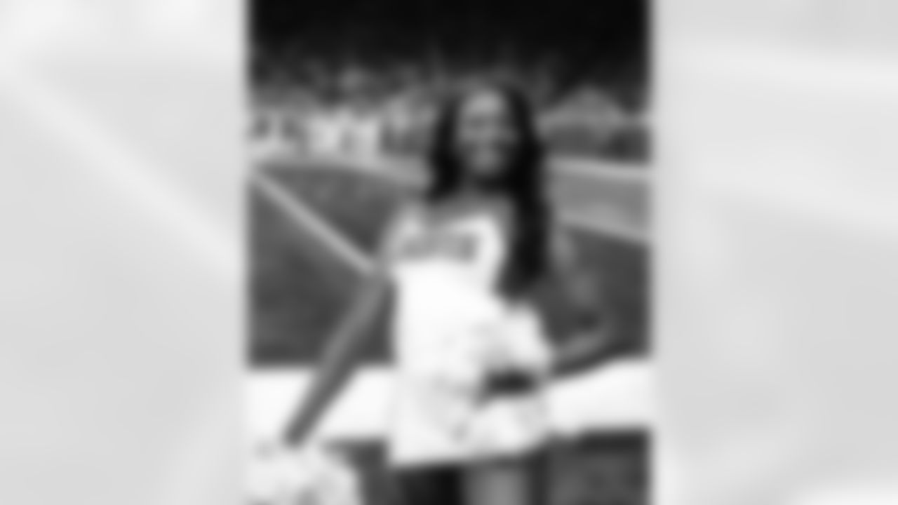 Detroit Lions Cheerleaders perform during a NFL football game against the Chicago Bears on November 19, 2023 in Detroit. (Mike Ferdinande/Detroit Lions)