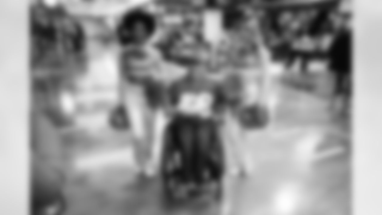 Detroit Lions Cheerleaders meet with fans before an NFL football game against the Pittsburgh Steelers on Sunday, Dec. 21, 2025 in Detroit. (Mike Ferdinande/Detroit Lions)