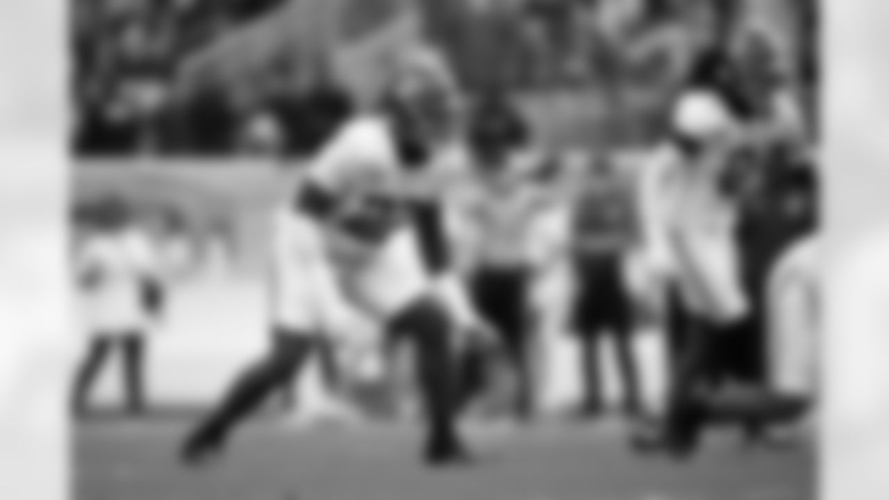 Alabama EDGE LT Overton (22)