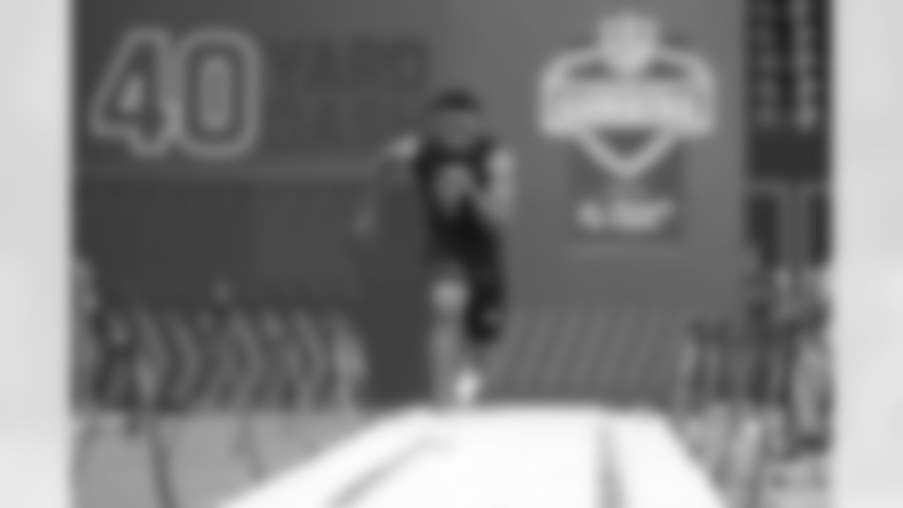 Tennessee defensive back Colton Hood (14) runs the 40-yard dash at the NFL football scouting combine in Indianapolis, Friday, Feb. 27, 2026. (AP Photo/Michael Conroy)