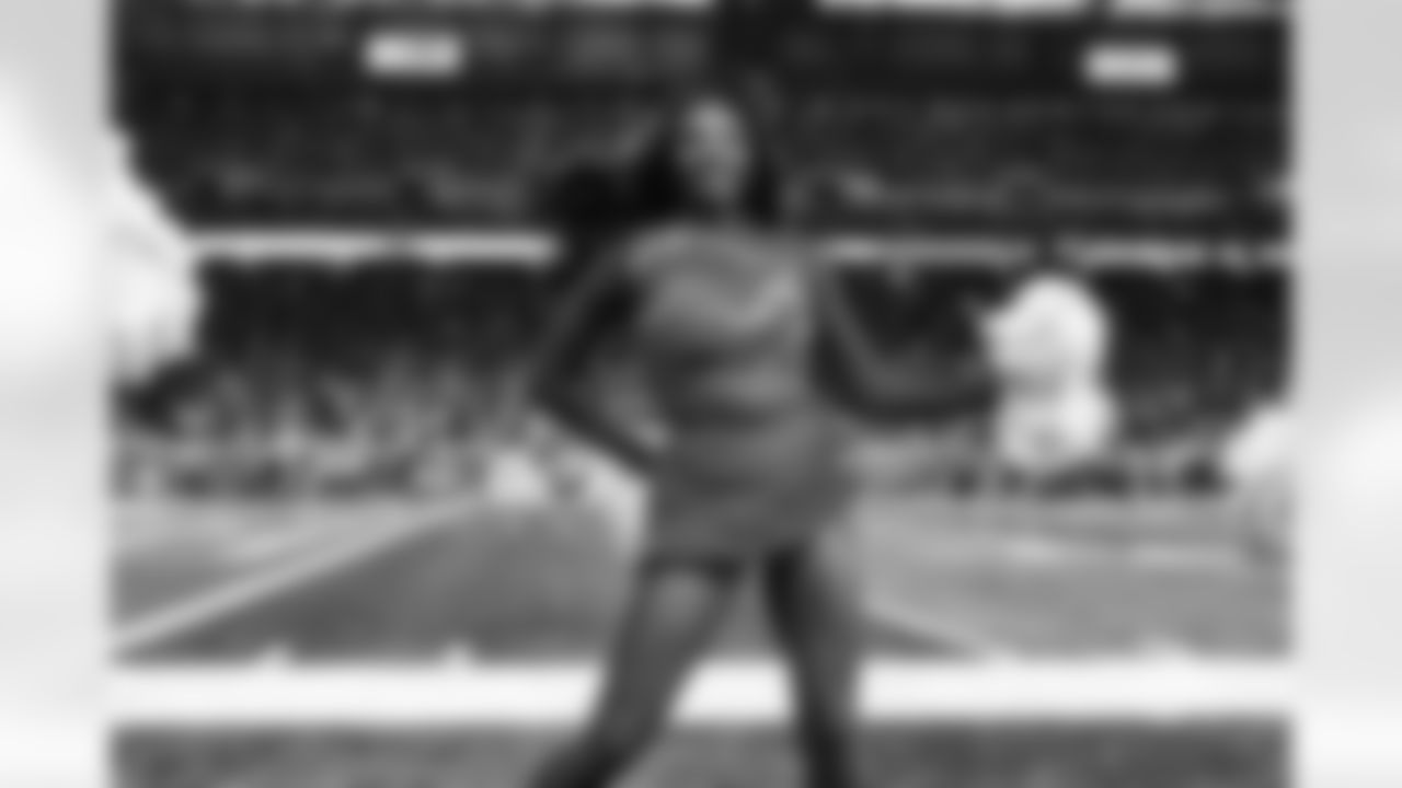 A Detroit Lions Cheerleader performs during an NFL football game against the Chicago Bears on Sunday, Sept. 14, 2025 in Detroit. (Mike Ferdinande/Detroit Lions)