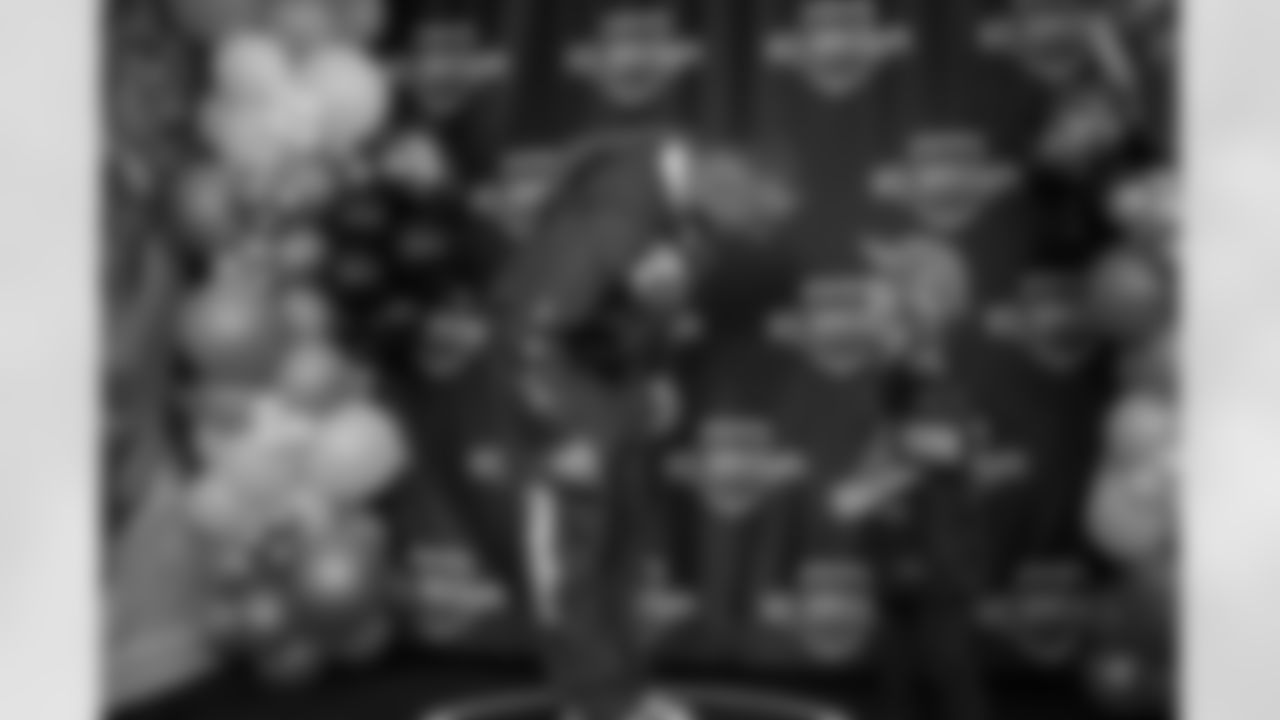 Detroit Lions wide receiver Amon-Ra St. Brown (14) and guests during a Strike for Literacy event at Five Iron Golf on Nov. 3, 2025 in Detroit.(Carl Jones II/Detroit Lions)