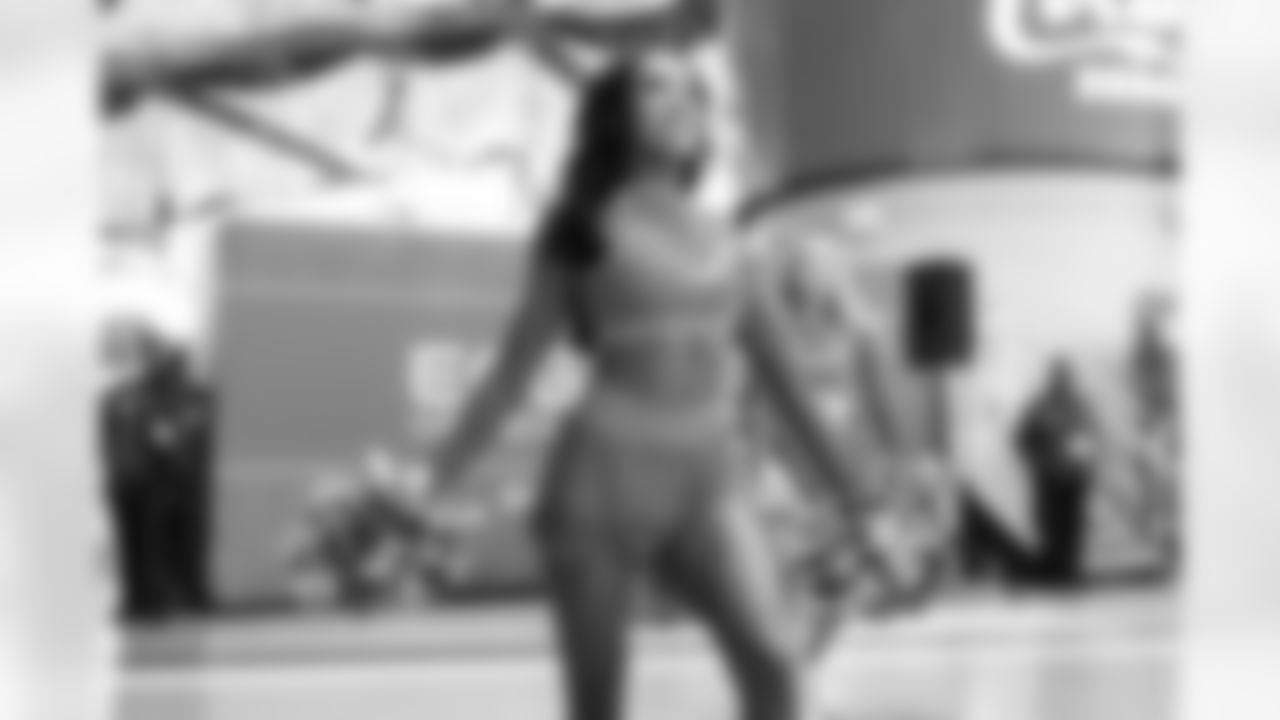 Detroit Lions Cheerleaders perform before an NFL football game against the Minnesota Vikings on Sunday, Nov. 2, 2025 in Detroit. (Mike Ferdinande/Detroit Lions)