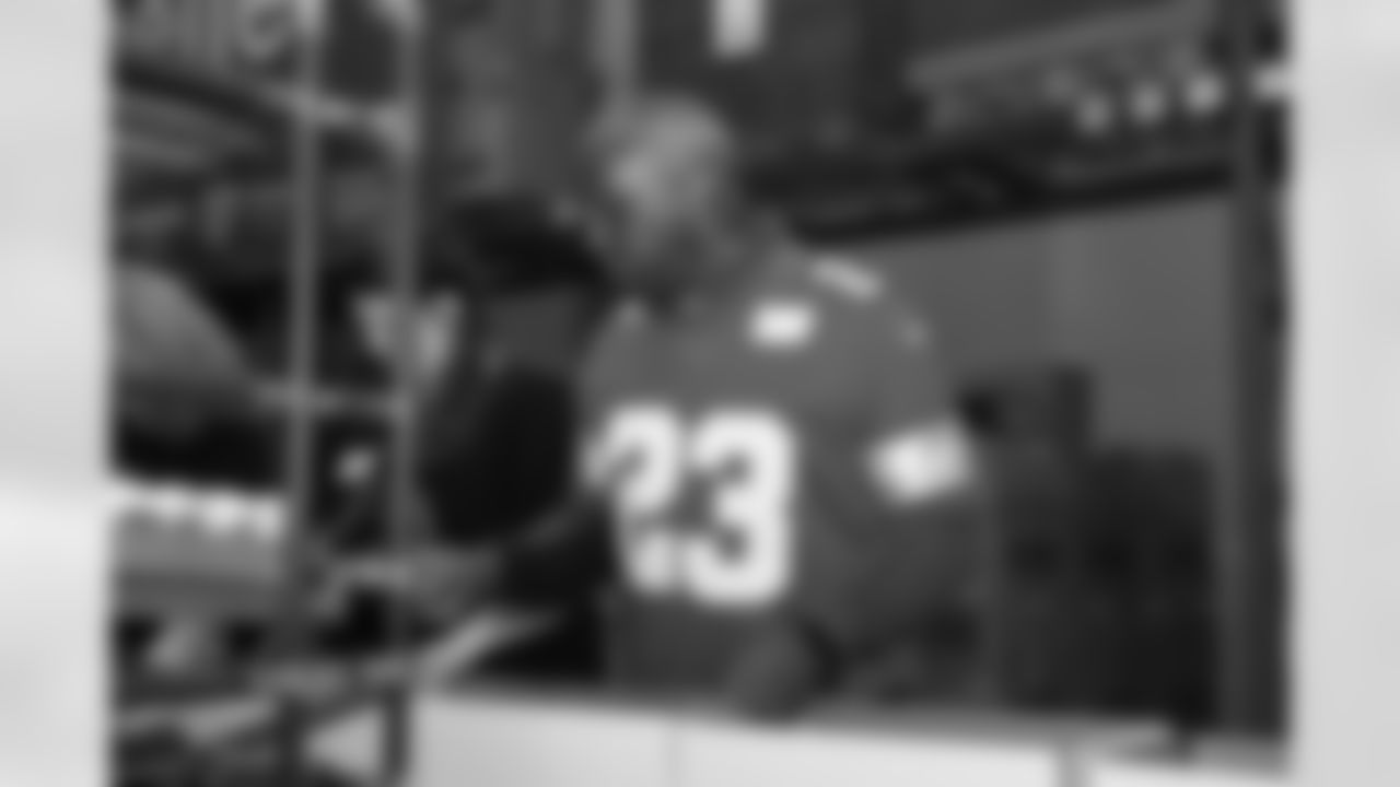 Lions Legend Maurice Harvey (23) packing boxes during a Thanksgiving meal packing event at Gleaners Community Food Bank on Oct. 14, 2025 in Taylor, Mich. (Izzy Rincon/Detroit Lions)