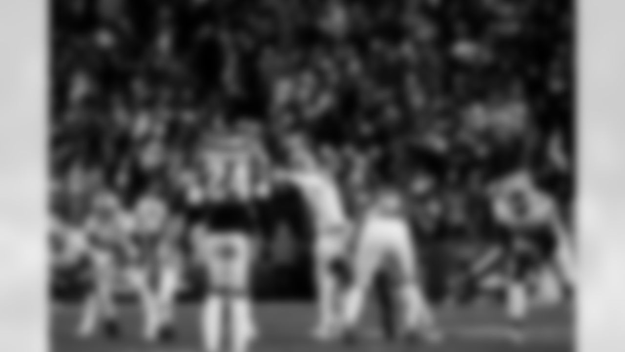 Detroit Lions offensive lineman Tate Ratledge (69), Detroit Lions running back David Montgomery (5), Detroit Lions offensive lineman Graham Glasgow (60), Detroit Lions quarterback Jared Goff (16), Detroit Lions guard Kayode Awosika (74), and Detroit Lions tackle Taylor Decker (68) during an NFL football game against the Philadelphia Eagles on Sunday, Nov. 16, 2025 in Philadelphia. (Jeff Nguyen/Detroit Lions via AP)