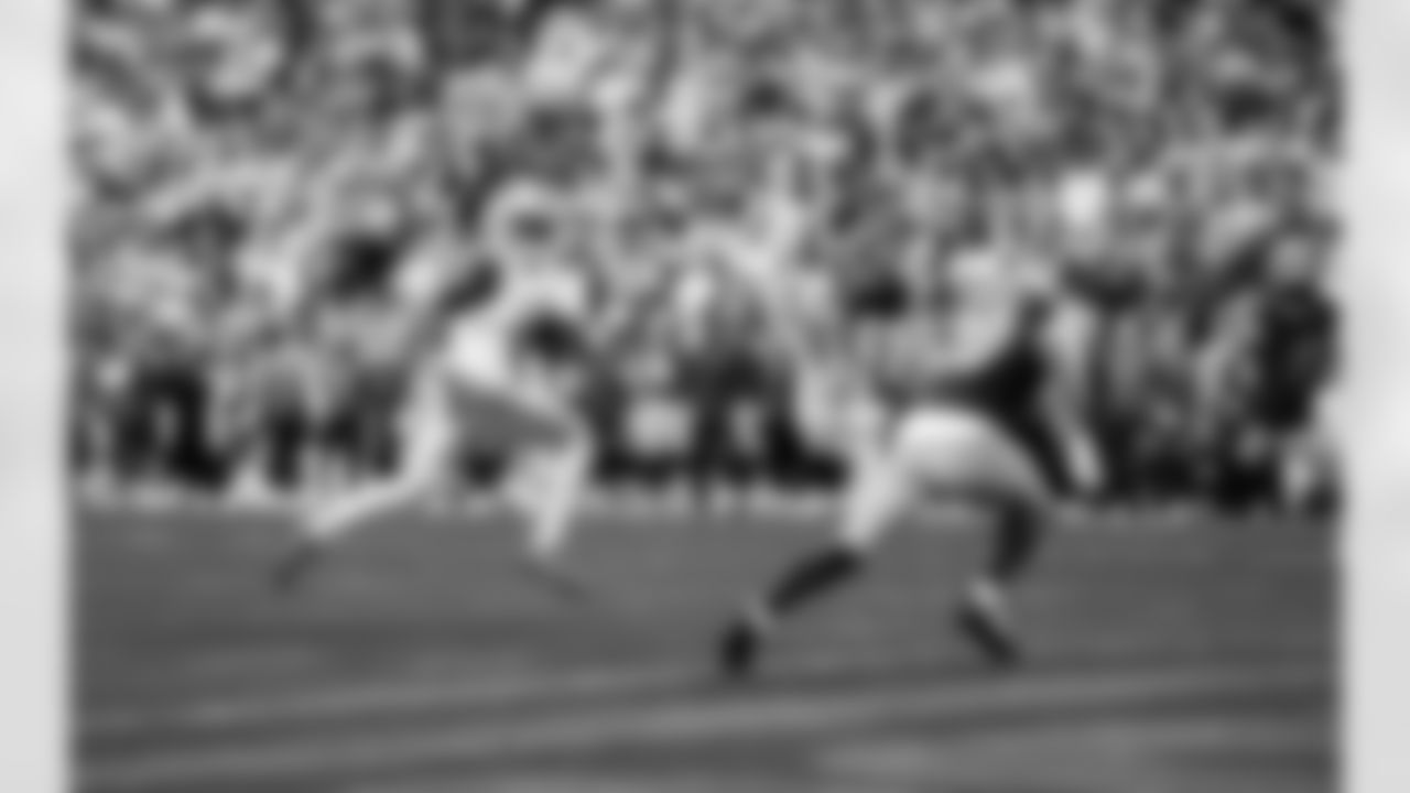 Detroit Lions running back Jahmyr Gibbs (0) scores a touchdown during an NFL football game against the Washington Commanders on Sunday, Nov. 9, 2025 in Landover, Md. (Jeff Nguyen/Detroit Lions via AP)