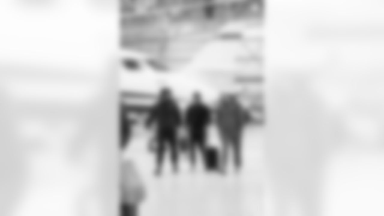 Detroit Lions tackle Dan Skipper (70), Detroit Lions quarterback Jared Goff (16) and Detroit Lions offensive lineman Graham Glasgow (60) travel to Los Angeles on Nov. 13, 2025. (Jeff Nguyen/Detroit Lions via AP)