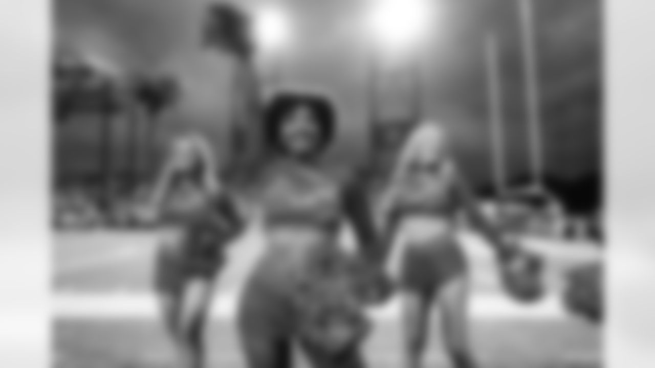 Detroit Lions Cheerleaders perform during The Hall of Fame Game at Tom Benson Hall of Fame Stadium on July 31, 2025 in Canton, Ohio. (Mike Ferdinande/Detroit Lions)