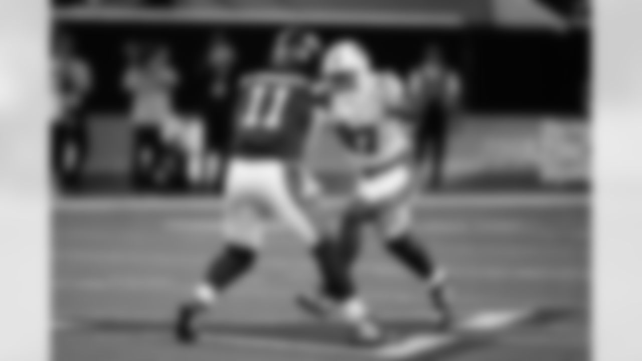 Duke DL Wesley Williams (97)