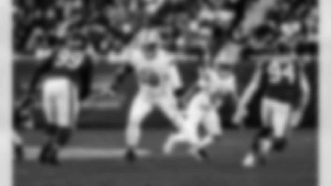 Detroit Lions tackle Taylor Decker (68) and Detroit Lions running back Jahmyr Gibbs (0) during an NFL football game against the Chicago Bears on Sunday, Jan. 4, 2026 in Chicago. (Jeff Nguyen/Detroit Lions via AP)