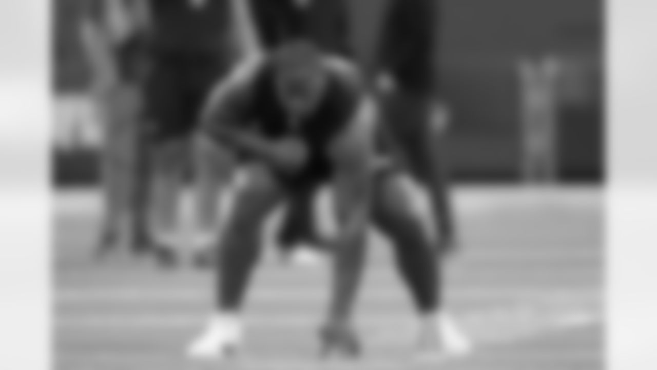 Oregon offensive lineman Emmanuel Pregnon (40) runs a drill at the NFL football scouting combine in Indianapolis, Sunday, March 1, 2026. (AP Photo/Michael Conroy)