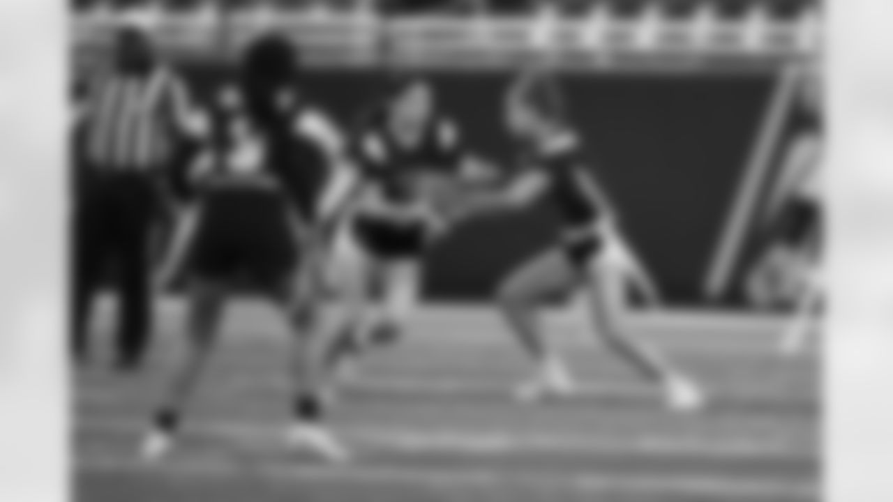 Lapeer (#4) v L'anse Cruse North (#5) during the Michigan Girls High School Flag Football state championship at Ford Field on June 1, 2025 in Detroit. (Carl Jones II/Detroit Lions)
